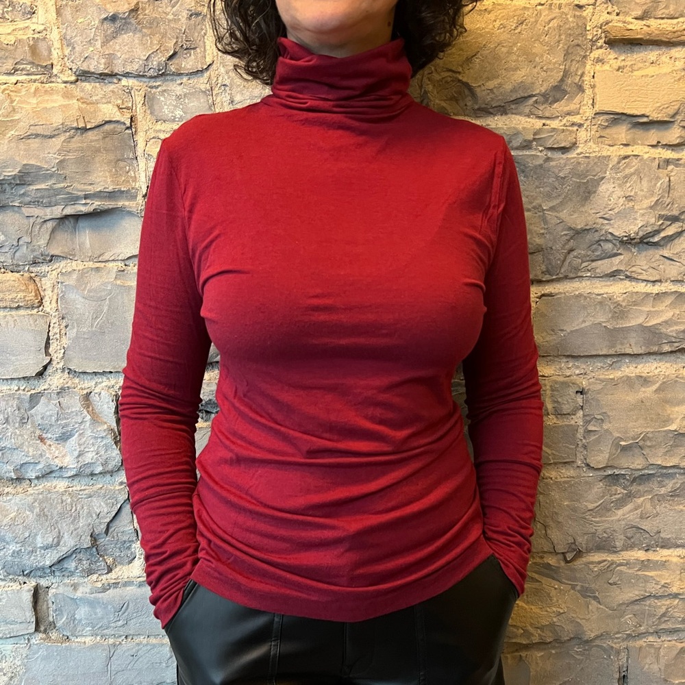 Lilikoi Red Turtleneck Medium